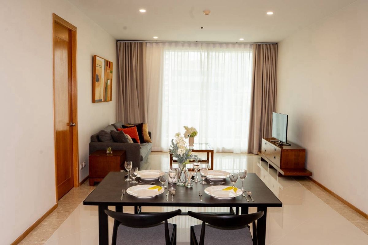 For RentCondoSathorn, Narathiwat : Rent 2 beds, 2 water, The Empire Place, size 99 sqm. Beautiful room, ready to enter the BTS Chong Nonsi.