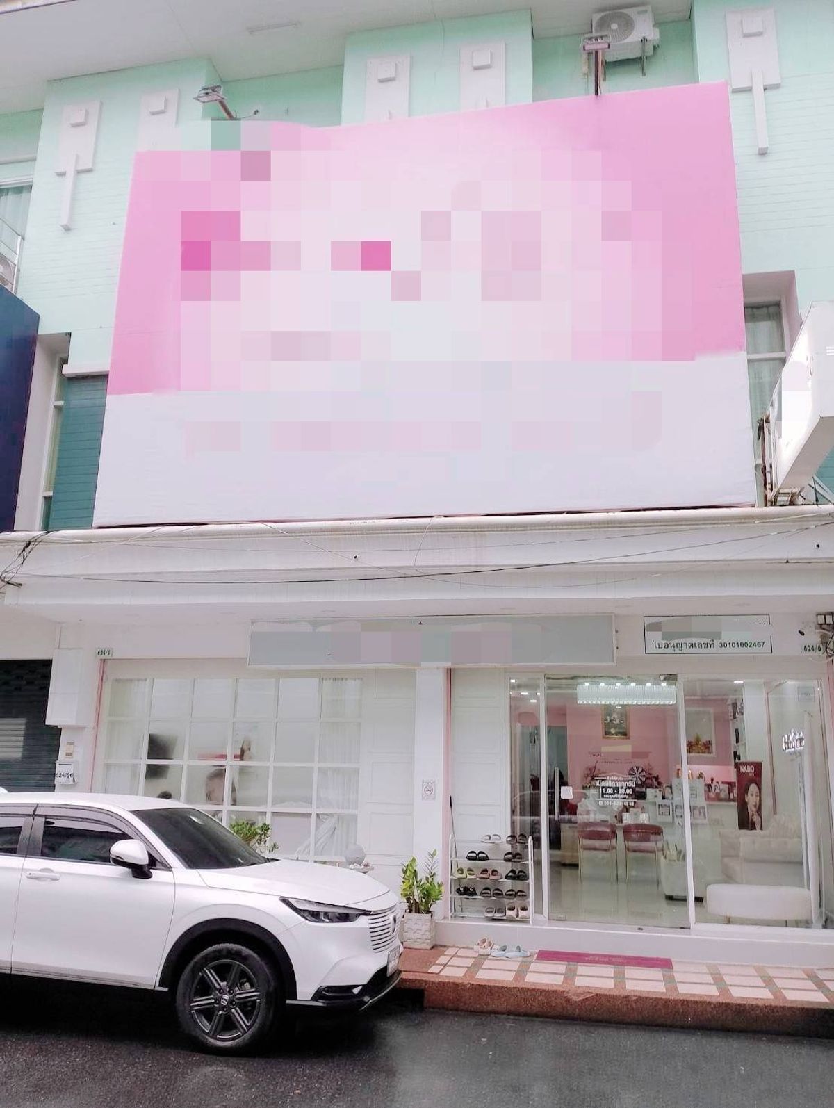 For LeaseholdRetail SpaceKorat Nakhon Ratchasima : Lasen at Korat beauty business near Maharaj Hospital, only 1 km. There is a customer base with a license.