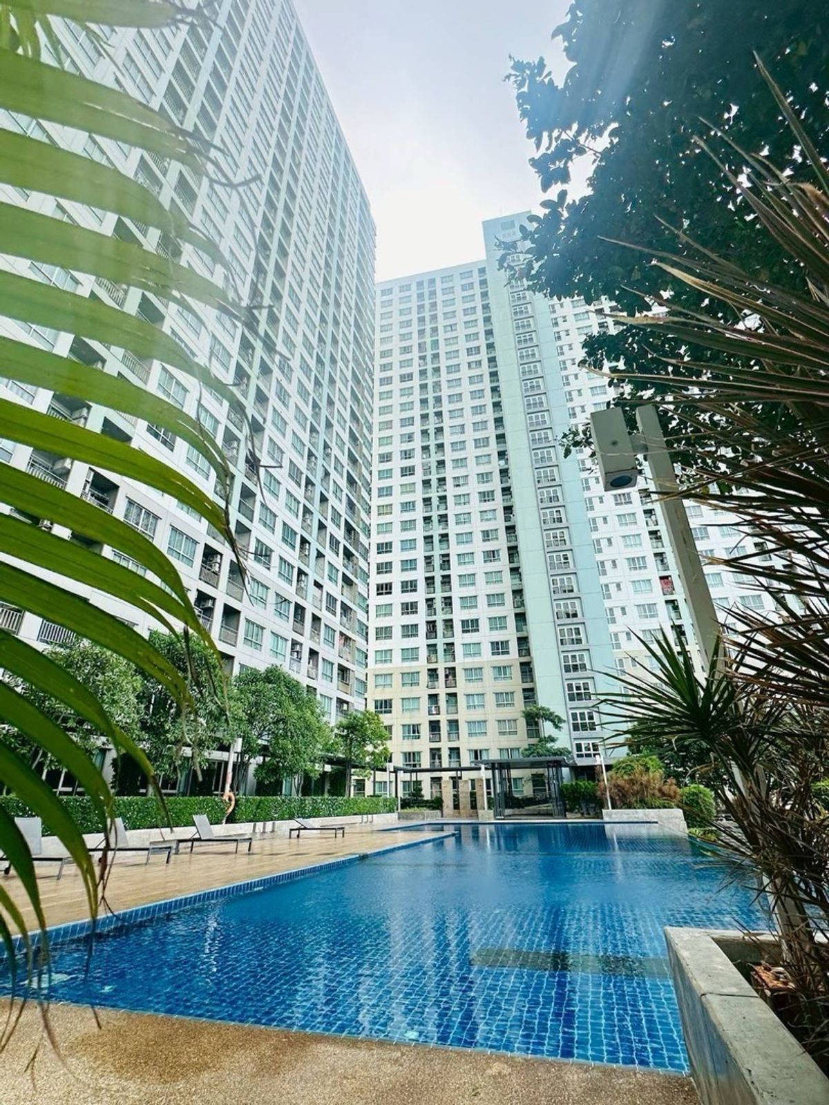 For SaleCondoChaengwatana, Muangthong : Condo on the main road, five Pak Kred intersection, near the food court area Near the electric train, convenient to 2 bedrooms, 2 bathrooms
