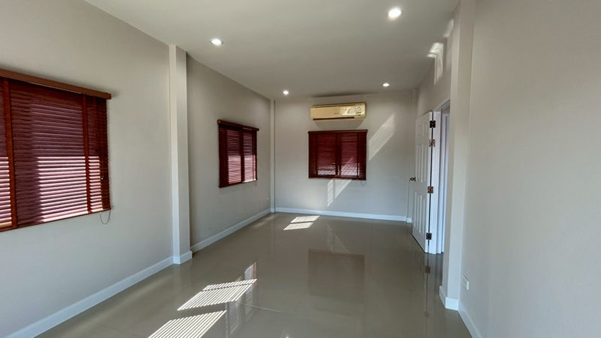 ให้เช่าบ้านปทุมธานี รังสิต ธรรมศาสตร์ : ให้เช่า บ้านเดี่ยว 2 ชั้น  รีโนเวทใหม่ทั้งหลัง ใกล้ตลาด สนามบิน ห้างฟิวเจอร์