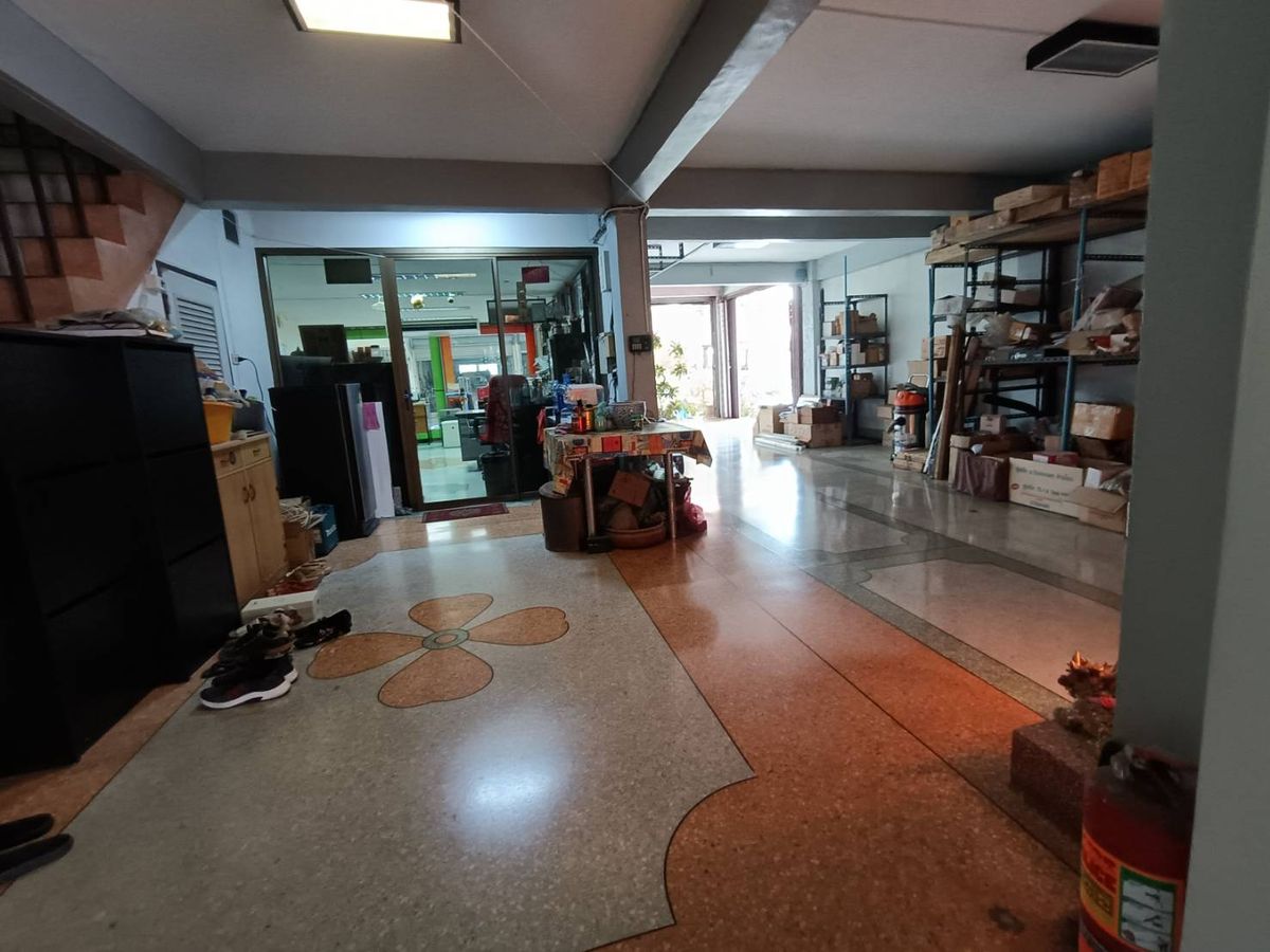 ขายทาวน์โฮมพระราม 2 บางขุนเทียน : อาคารพาณิชย์ 1 คูหา หมู่บ้านอมรชัย 4 พระราม 2 ซอย 77 สภาพใช้