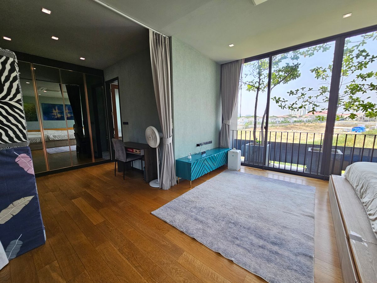 For SaleHouseBangna, Bearing, Lasalle : Ultra Luxury House for Sale - 1 of 6 Units in Thailand Near Mega Bangna, 3 -story house for sale north, Ultra Luxury, the only one near Mega Bangna.