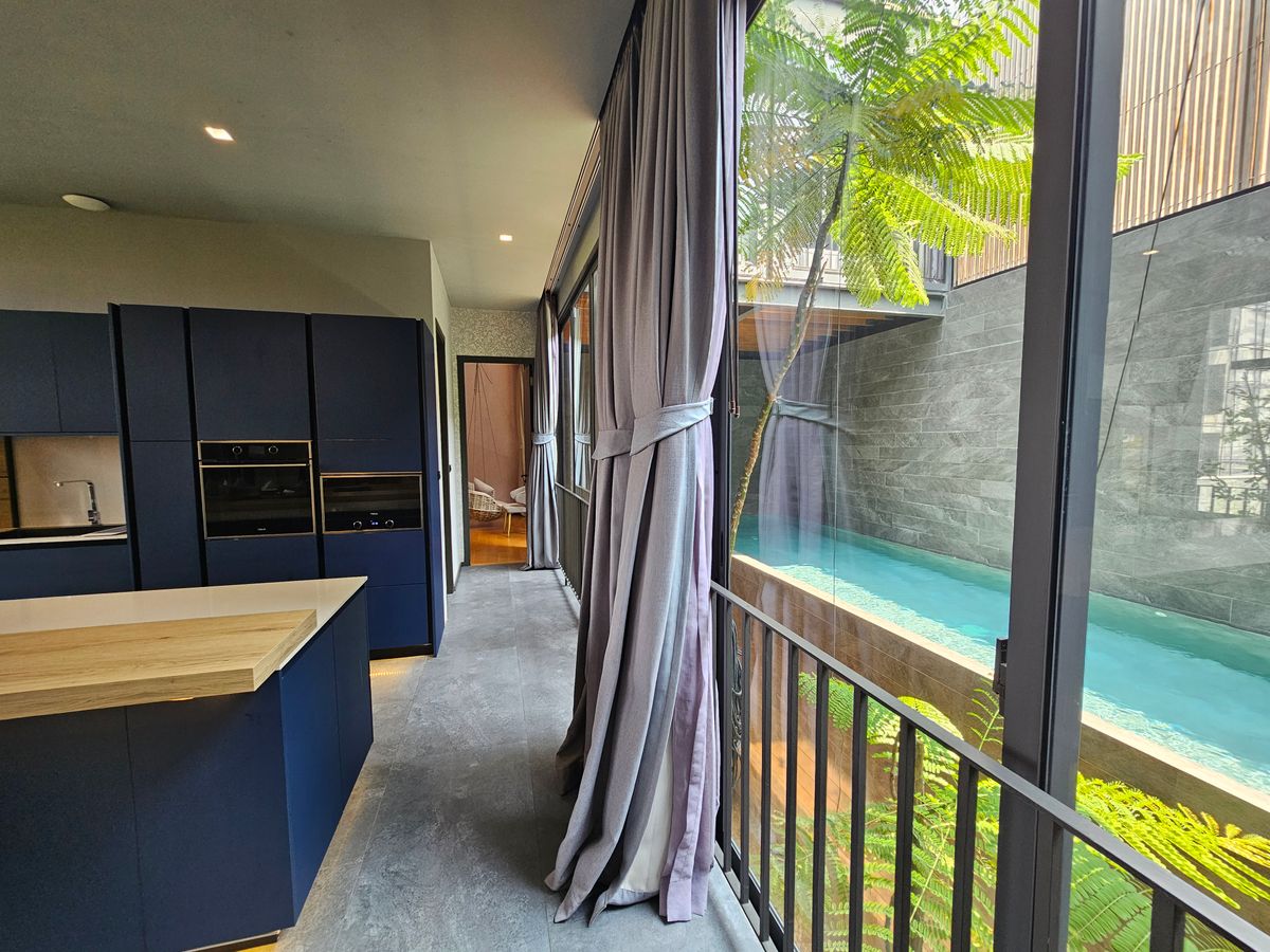 For SaleHouseBangna, Bearing, Lasalle : Ultra Luxury House for Sale - 1 of 6 Units in Thailand Near Mega Bangna, 3 -story house for sale north, Ultra Luxury, the only one near Mega Bangna.