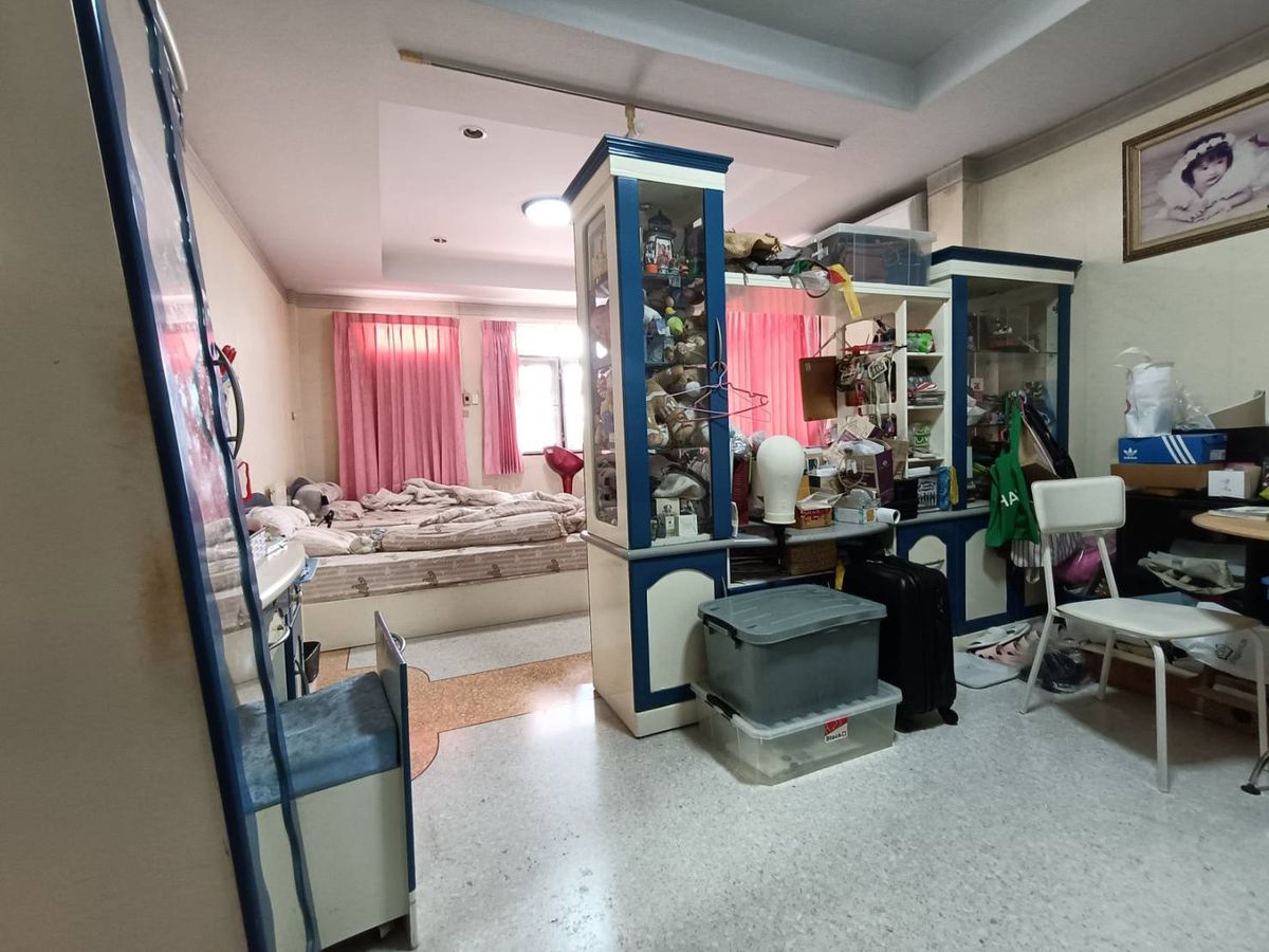 ขายทาวน์โฮมพระราม 2 บางขุนเทียน : อาคารพาณิชย์ 1 คูหา หมู่บ้านอมรชัย 4 พระราม 2 ซอย 77 สภาพใช้