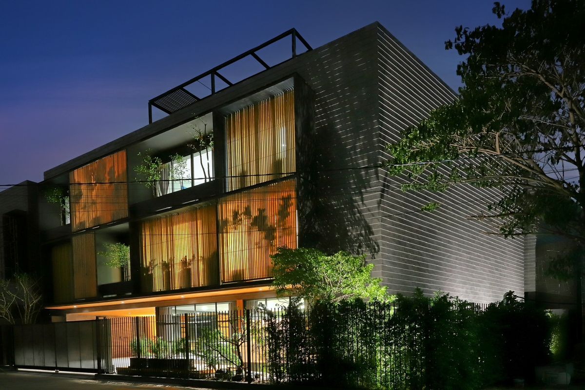 For SaleHouseBangna, Bearing, Lasalle : Ultra Luxury House for Sale - 1 of 6 Units in Thailand Near Mega Bangna, 3 -story house for sale north, Ultra Luxury, the only one near Mega Bangna.