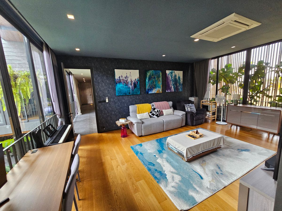 For SaleHouseBangna, Bearing, Lasalle : Ultra Luxury House for Sale - 1 of 6 Units in Thailand Near Mega Bangna, 3 -story house for sale north, Ultra Luxury, the only one near Mega Bangna.