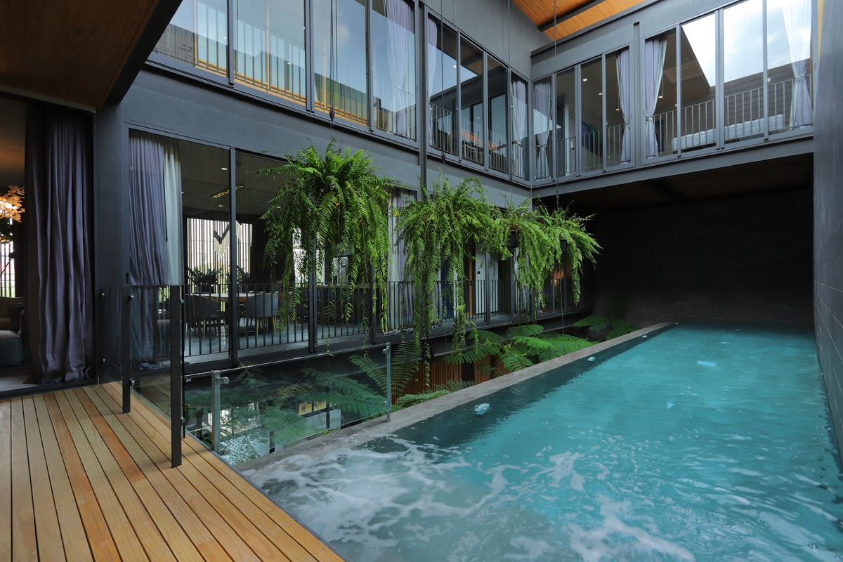 For SaleHouseBangna, Bearing, Lasalle : Ultra Luxury House for Sale - 1 of 6 Units in Thailand Near Mega Bangna, 3 -story house for sale north, Ultra Luxury, the only one near Mega Bangna.