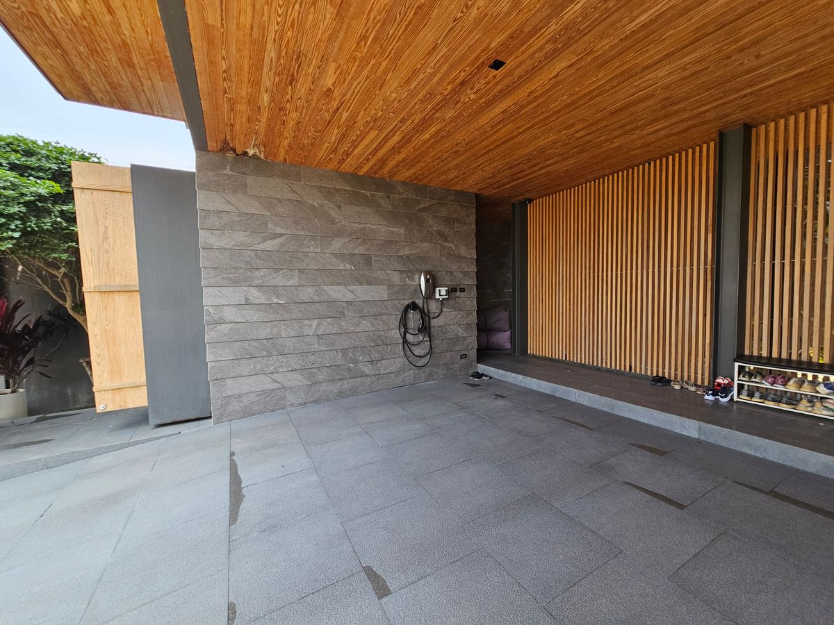 For SaleHouseBangna, Bearing, Lasalle : Ultra Luxury House for Sale - 1 of 6 Units in Thailand Near Mega Bangna, 3 -story house for sale north, Ultra Luxury, the only one near Mega Bangna.