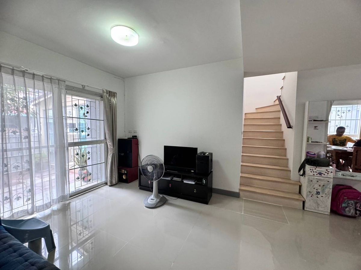 For RentTownhomePattanakan, Srinakarin : Rent a new twin house, Pruksa Ville 50/2 Ratphatthaphan Sung Road (N.1453)