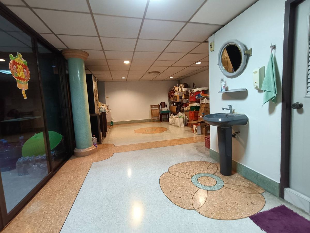 ขายทาวน์โฮมพระราม 2 บางขุนเทียน : อาคารพาณิชย์ 1 คูหา หมู่บ้านอมรชัย 4 พระราม 2 ซอย 77 สภาพใช้