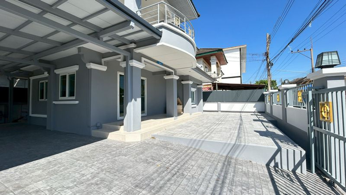 ให้เช่าบ้านปทุมธานี รังสิต ธรรมศาสตร์ : ให้เช่า บ้านเดี่ยว 2 ชั้น  รีโนเวทใหม่ทั้งหลัง ใกล้ตลาด สนามบิน ห้างฟิวเจอร์