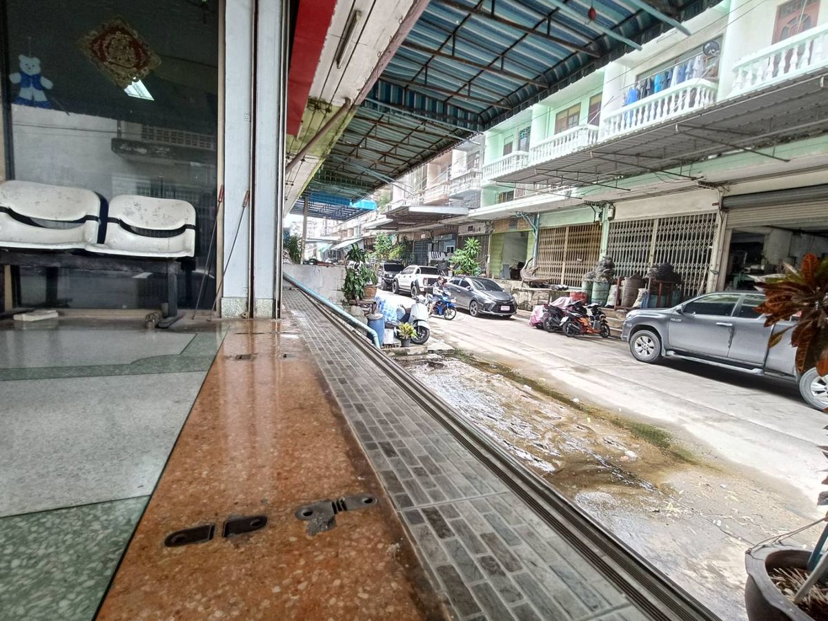 ขายทาวน์โฮมพระราม 2 บางขุนเทียน : อาคารพาณิชย์ 1 คูหา หมู่บ้านอมรชัย 4 พระราม 2 ซอย 77 สภาพใช้