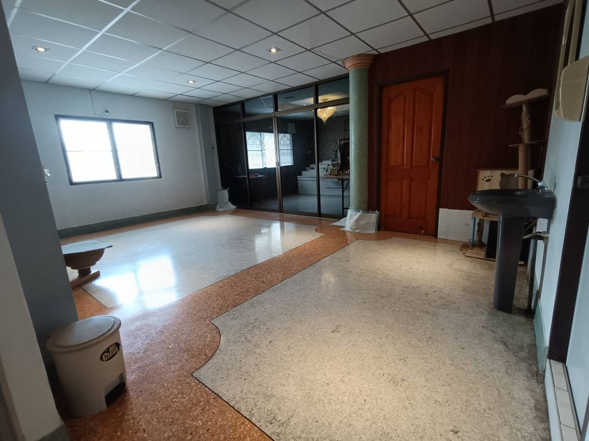 ขายทาวน์โฮมพระราม 2 บางขุนเทียน : อาคารพาณิชย์ 1 คูหา หมู่บ้านอมรชัย 4 พระราม 2 ซอย 77 สภาพใช้