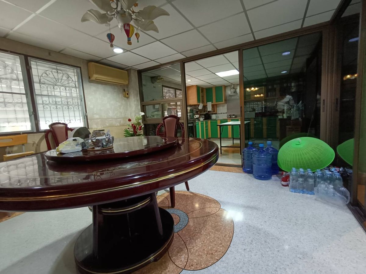 ขายทาวน์โฮมพระราม 2 บางขุนเทียน : อาคารพาณิชย์ 1 คูหา หมู่บ้านอมรชัย 4 พระราม 2 ซอย 77 สภาพใช้