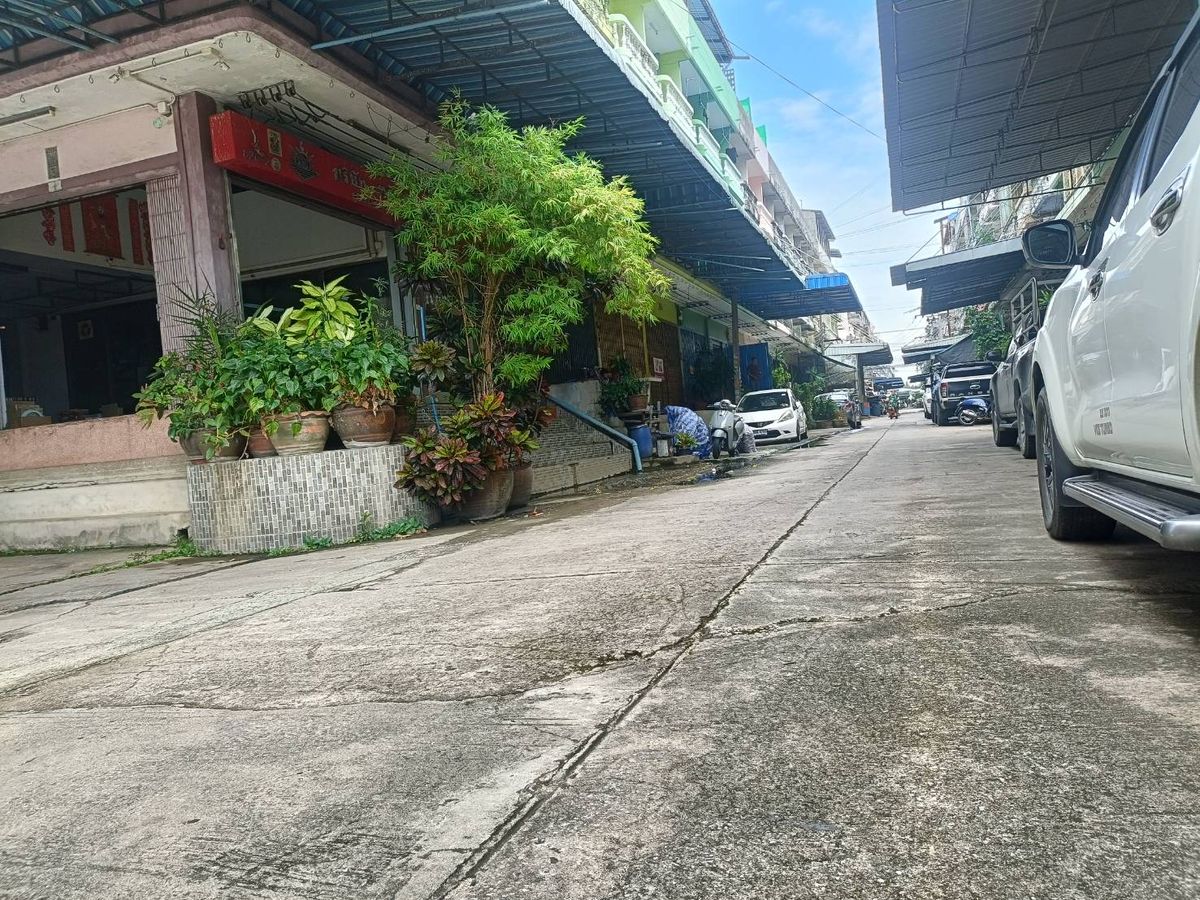 ขายทาวน์โฮมพระราม 2 บางขุนเทียน : อาคารพาณิชย์ 1 คูหา หมู่บ้านอมรชัย 4 พระราม 2 ซอย 77 สภาพใช้