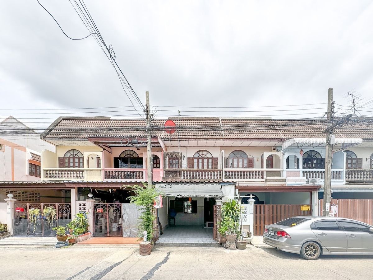 ขายทาวน์โฮมมีนบุรี-ร่มเกล้า : 🚅ขายด่วน ทาวน์เฮ้าส์ 2 ชั้น หมู่บ้าน ฐิติพร 1 ซอย รามคำแหง 98  ใกล้สถานีรถไฟฟ้าสายสีส้ม คลองบ้านม้า 200 เมตร ขายถูกเพียง 2.5 ล้าน