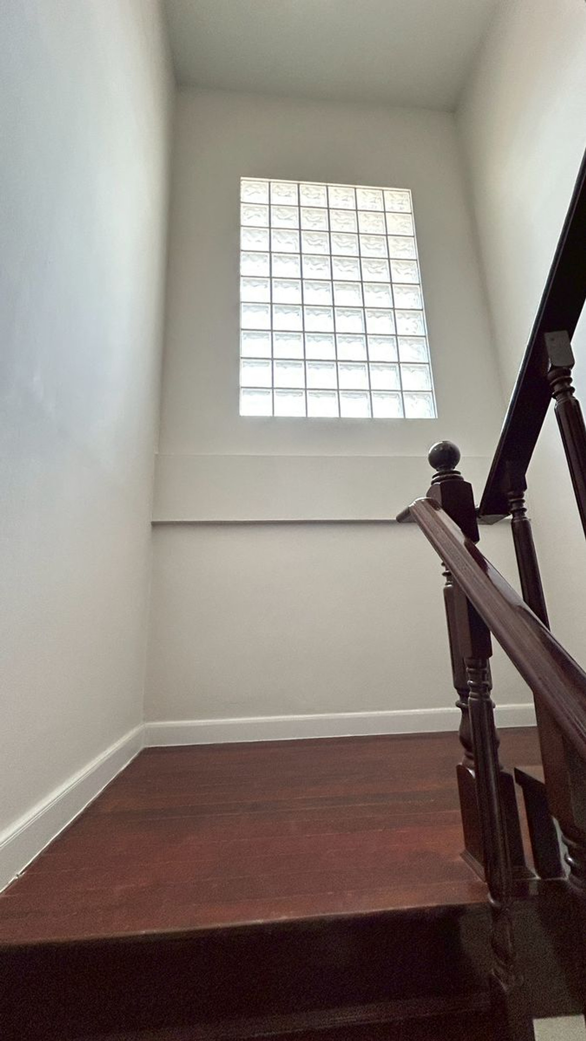 ให้เช่าบ้านปทุมธานี รังสิต ธรรมศาสตร์ : ให้เช่า บ้านเดี่ยว 2 ชั้น  รีโนเวทใหม่ทั้งหลัง ใกล้ตลาด สนามบิน ห้างฟิวเจอร์