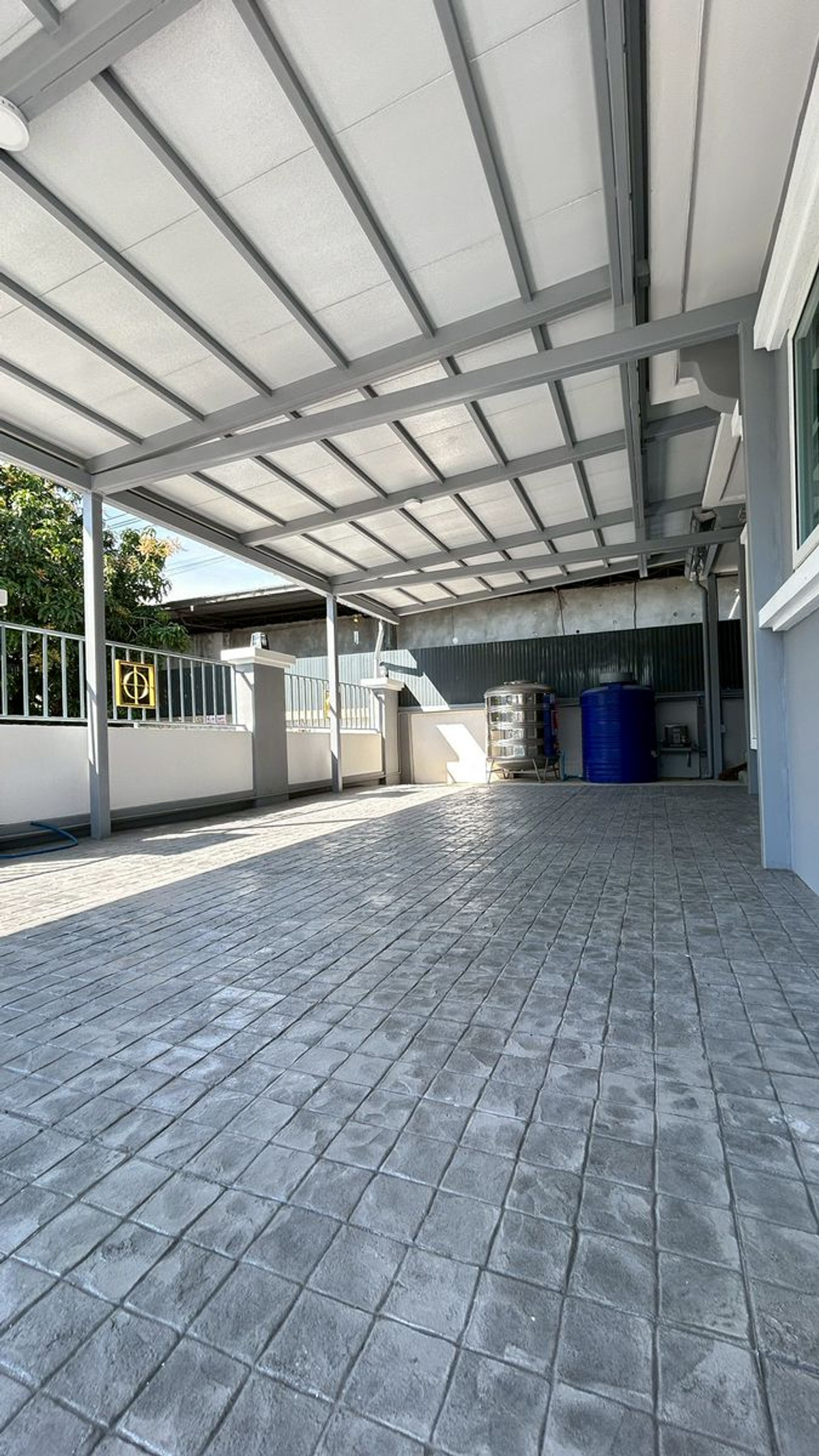 ให้เช่าบ้านปทุมธานี รังสิต ธรรมศาสตร์ : ให้เช่า บ้านเดี่ยว 2 ชั้น  รีโนเวทใหม่ทั้งหลัง ใกล้ตลาด สนามบิน ห้างฟิวเจอร์