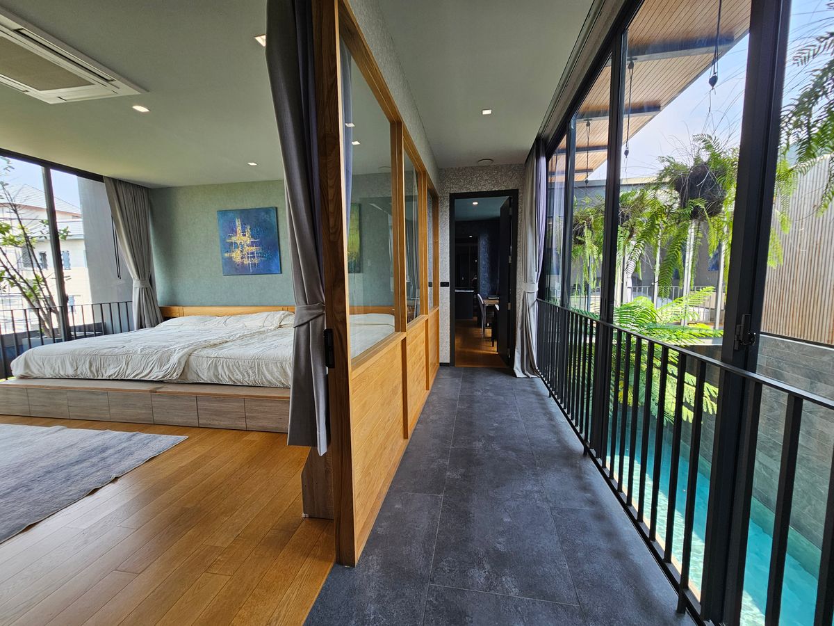 For SaleHouseBangna, Bearing, Lasalle : Ultra Luxury House for Sale - 1 of 6 Units in Thailand Near Mega Bangna, 3 -story house for sale north, Ultra Luxury, the only one near Mega Bangna.