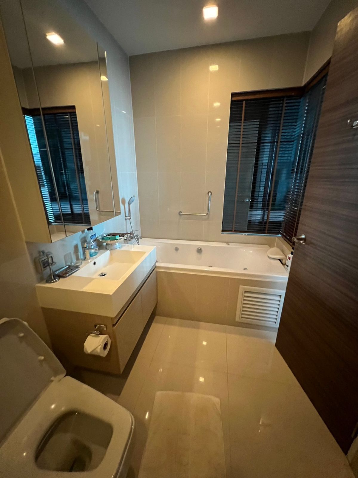 For SaleCondoRama9, Petchburi, RCA : Q asoke / Luxury Condo near SWU, Nist, Wattana MRT, Petchburi, the best corner room in the market / 2 bedrooms 65 sq.m. Call 0937890899