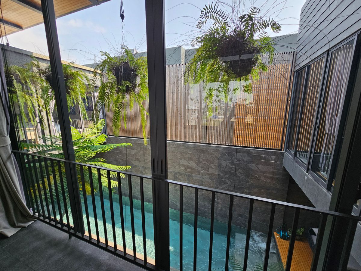 For SaleHouseBangna, Bearing, Lasalle : Ultra Luxury House for Sale - 1 of 6 Units in Thailand Near Mega Bangna, 3 -story house for sale north, Ultra Luxury, the only one near Mega Bangna.