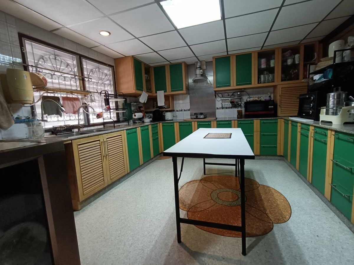 ขายทาวน์โฮมพระราม 2 บางขุนเทียน : อาคารพาณิชย์ 1 คูหา หมู่บ้านอมรชัย 4 พระราม 2 ซอย 77 สภาพใช้