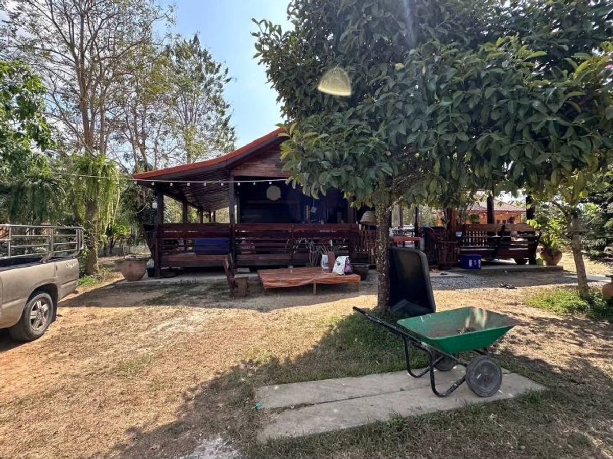 ขายที่ดินจันทบุรี : บ้านพร้อมที่ดิน ท่าใหม่ จันทบุรี บรรยากาศบ้านสวนธรรมชาติ  