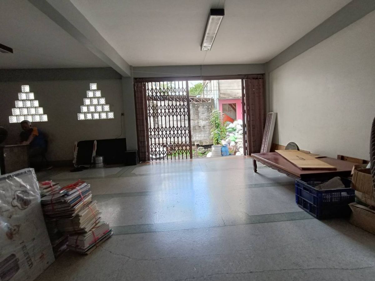 ขายทาวน์โฮมพระราม 2 บางขุนเทียน : อาคารพาณิชย์ 1 คูหา หมู่บ้านอมรชัย 4 พระราม 2 ซอย 77 สภาพใช้