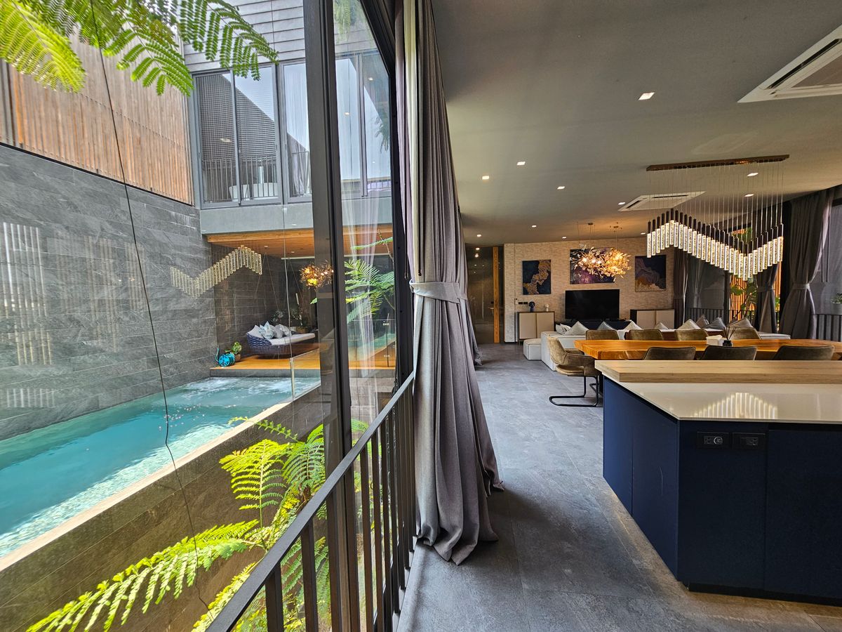 For SaleHouseBangna, Bearing, Lasalle : Ultra Luxury House for Sale - 1 of 6 Units in Thailand Near Mega Bangna, 3 -story house for sale north, Ultra Luxury, the only one near Mega Bangna.