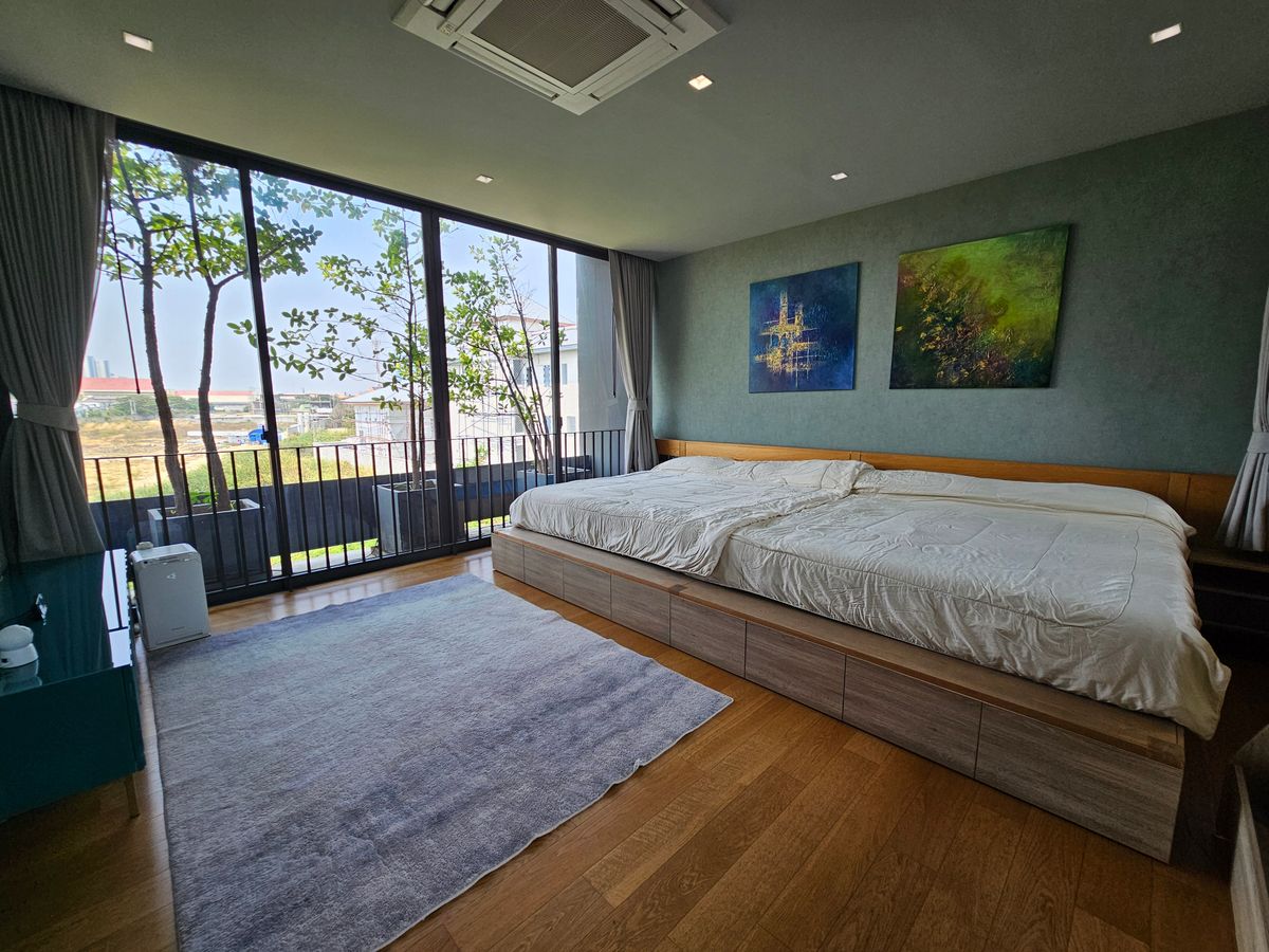 For SaleHouseBangna, Bearing, Lasalle : Ultra Luxury House for Sale - 1 of 6 Units in Thailand Near Mega Bangna, 3 -story house for sale north, Ultra Luxury, the only one near Mega Bangna.