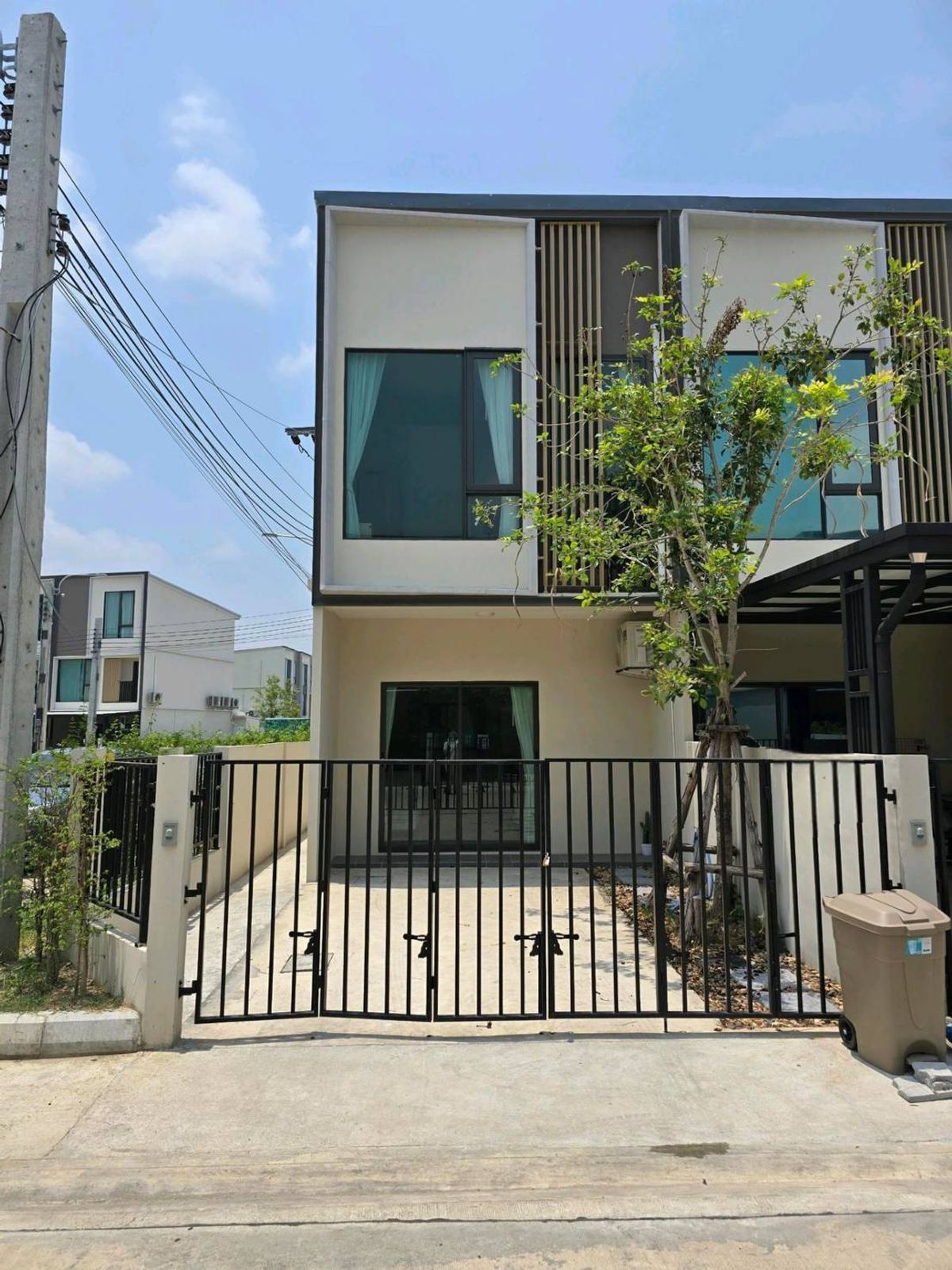 ให้เช่าทาวน์โฮมบางนา แบริ่ง ลาซาล : ให้เช่าบ้าน ทาวน์โฮม อัลติจูด คราฟ บางนา ใกล้ เมกา บางนา เพียง 12 นาที