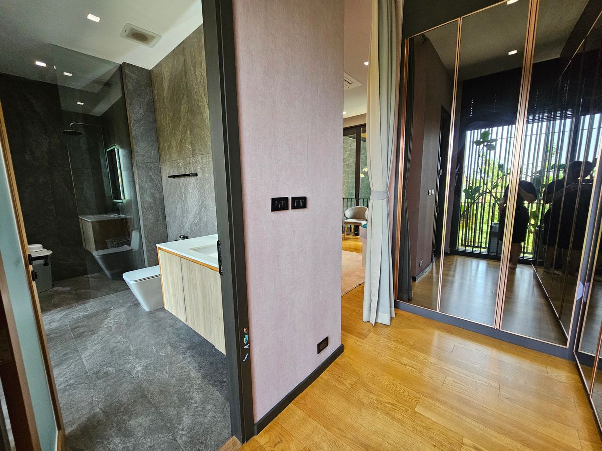 For SaleHouseBangna, Bearing, Lasalle : Ultra Luxury House for Sale - 1 of 6 Units in Thailand Near Mega Bangna, 3 -story house for sale north, Ultra Luxury, the only one near Mega Bangna.