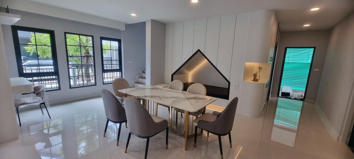For RentHouseBangna, Bearing, Lasalle : Luxurious 4-Bedroom Home Near Mega Bangna for Rent