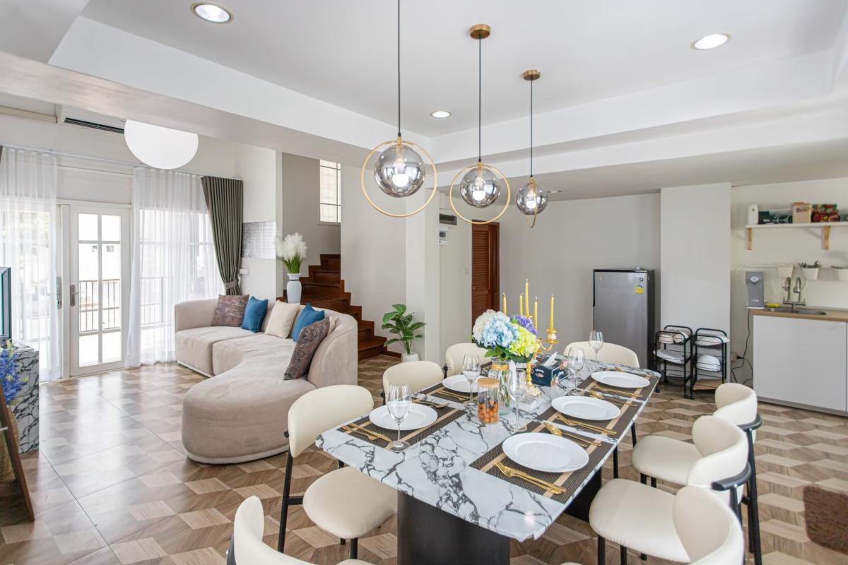 For RentTownhomeRatchadapisek, Huaikwang, Suttisan : Pool Villa Ratchada Huai Khwang 6 bedrooms private paradise in the city center Luxury 6-Bed Townhouse in Ratchada – Your Private Urban Oasis!