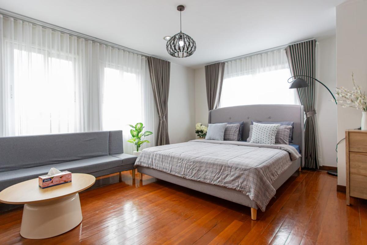 For RentTownhomeRatchadapisek, Huaikwang, Suttisan : Pool Villa Ratchada Huai Khwang 6 bedrooms private paradise in the city center Luxury 6-Bed Townhouse in Ratchada – Your Private Urban Oasis!