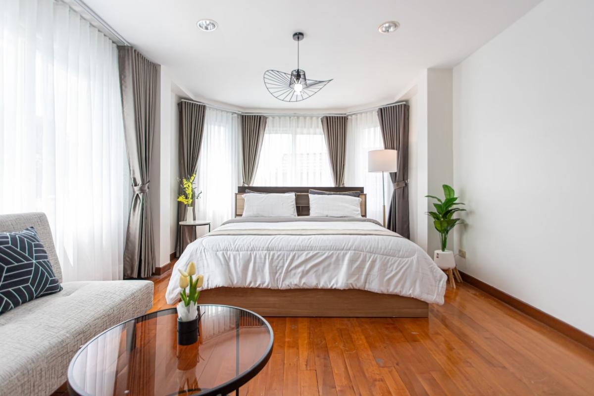 For RentTownhomeRatchadapisek, Huaikwang, Suttisan : Pool Villa Ratchada Huai Khwang 6 bedrooms private paradise in the city center Luxury 6-Bed Townhouse in Ratchada – Your Private Urban Oasis!