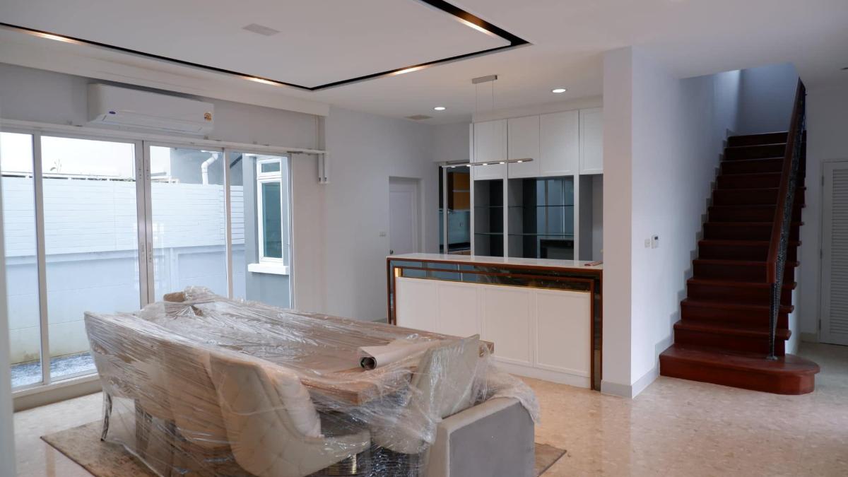 ขายบ้านพัฒนาการ ศรีนครินทร์ : บ้านเดี่ยวหรู ใกล้รถไฟฟ้าสายสีเหลือง ราคาโดนใจ! Luxury 5-Bed Home Near Yellow Line BTS – Unbeatable Price!