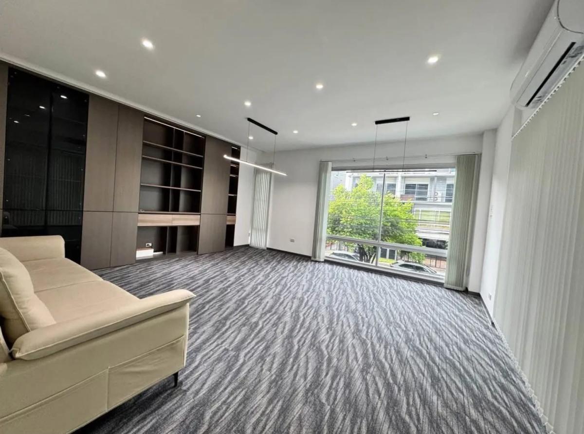 ขายทาวน์โฮมรัชดา ห้วยขวาง : บ้านสวยพร้อมอยู่ ทำเลใจกลางเมือง เช่า-ขายราคาพิเศษ! Dream Home Office in Prime Rama 9 Area – For Sale & Rent Now!