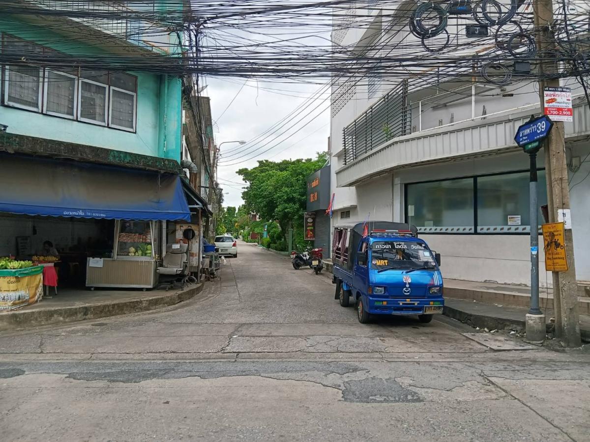 ขายบ้านลาดพร้าว เซ็นทรัลลาดพร้าว : บ้านหรู 6 ห้องนอน ใจกลางลาดพร้าว | Luxury 6-Bedroom Home in Ladprao ลงทุนคุ้ม ค่าเช่าสูง ราคาขาย 70 ล้าน | Premium Location, Prime Investment - 70M THB