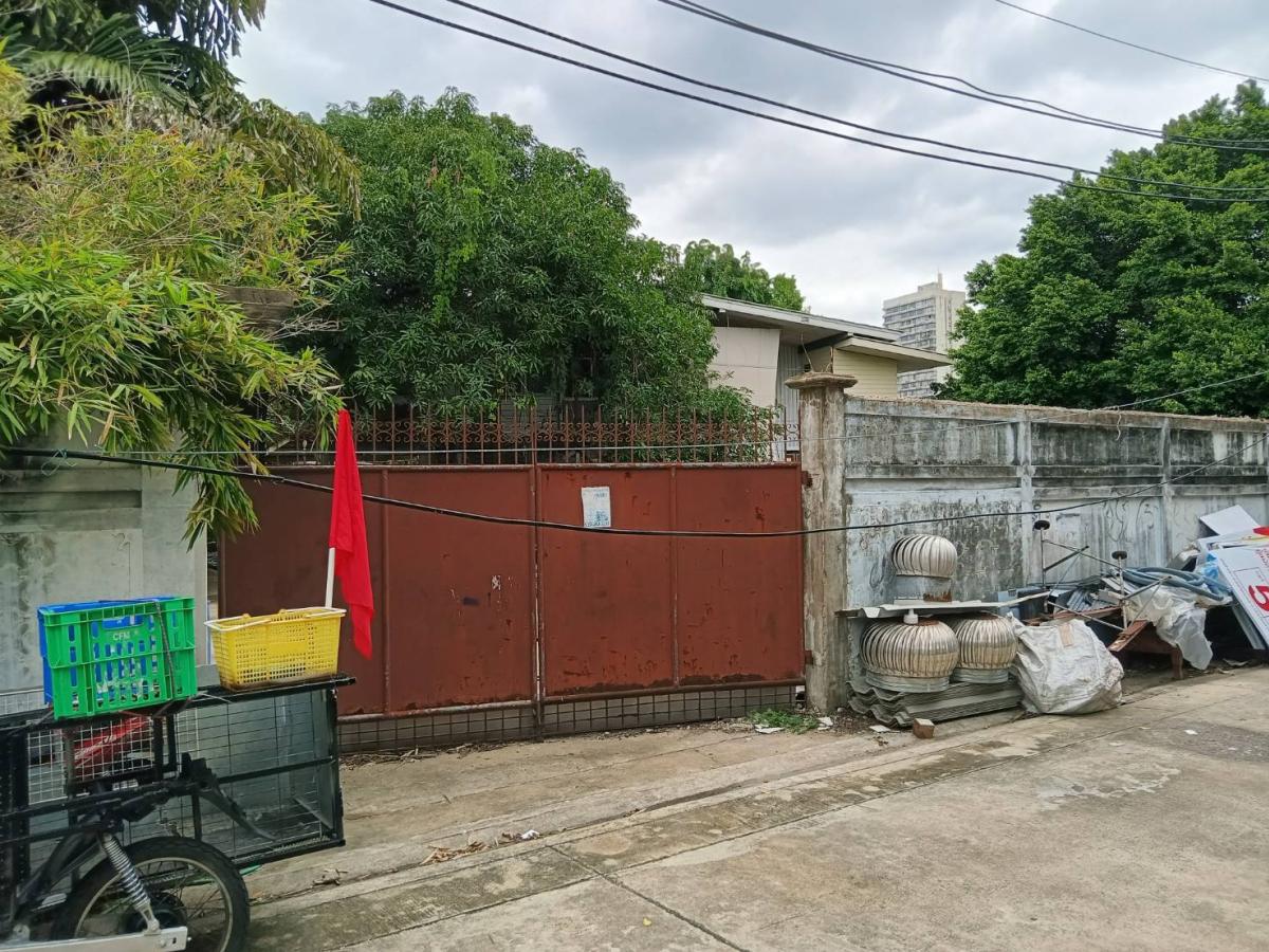 ขายบ้านลาดพร้าว เซ็นทรัลลาดพร้าว : บ้านหรู 6 ห้องนอน ใจกลางลาดพร้าว | Luxury 6-Bedroom Home in Ladprao ลงทุนคุ้ม ค่าเช่าสูง ราคาขาย 70 ล้าน | Premium Location, Prime Investment - 70M THB