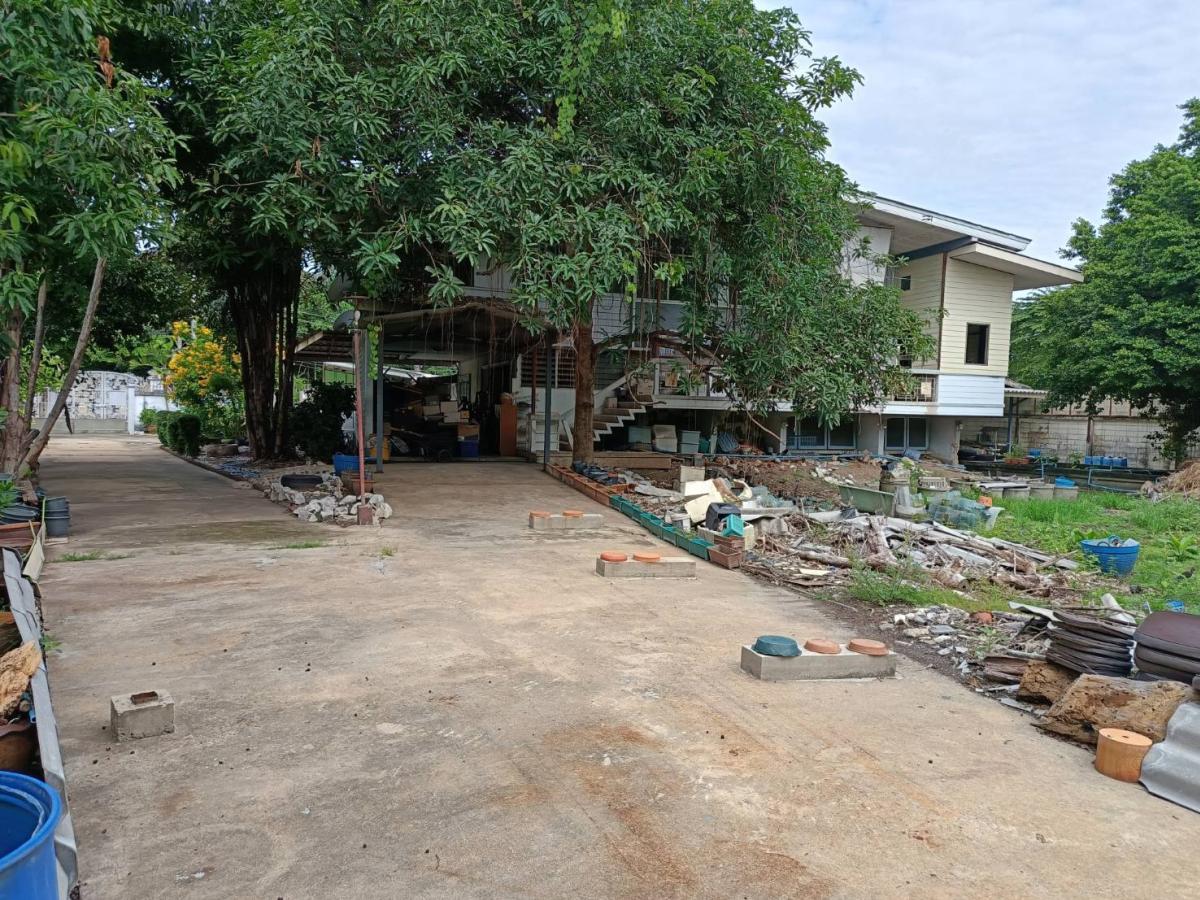 ขายบ้านลาดพร้าว เซ็นทรัลลาดพร้าว : บ้านหรู 6 ห้องนอน ใจกลางลาดพร้าว | Luxury 6-Bedroom Home in Ladprao ลงทุนคุ้ม ค่าเช่าสูง ราคาขาย 70 ล้าน | Premium Location, Prime Investment - 70M THB