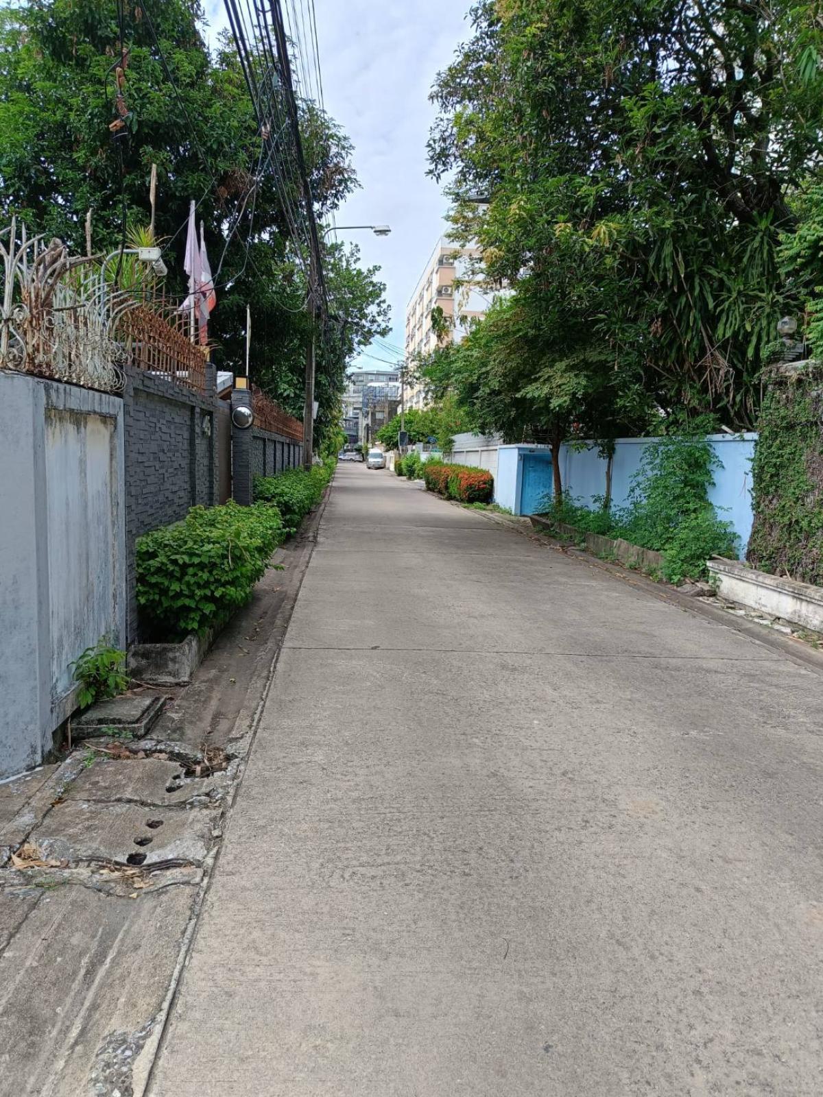 ขายบ้านลาดพร้าว เซ็นทรัลลาดพร้าว : บ้านหรู 6 ห้องนอน ใจกลางลาดพร้าว | Luxury 6-Bedroom Home in Ladprao ลงทุนคุ้ม ค่าเช่าสูง ราคาขาย 70 ล้าน | Premium Location, Prime Investment - 70M THB