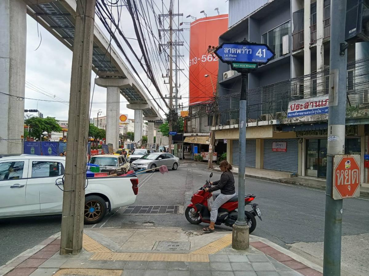 ขายบ้านลาดพร้าว เซ็นทรัลลาดพร้าว : บ้านหรู 6 ห้องนอน ใจกลางลาดพร้าว | Luxury 6-Bedroom Home in Ladprao ลงทุนคุ้ม ค่าเช่าสูง ราคาขาย 70 ล้าน | Premium Location, Prime Investment - 70M THB