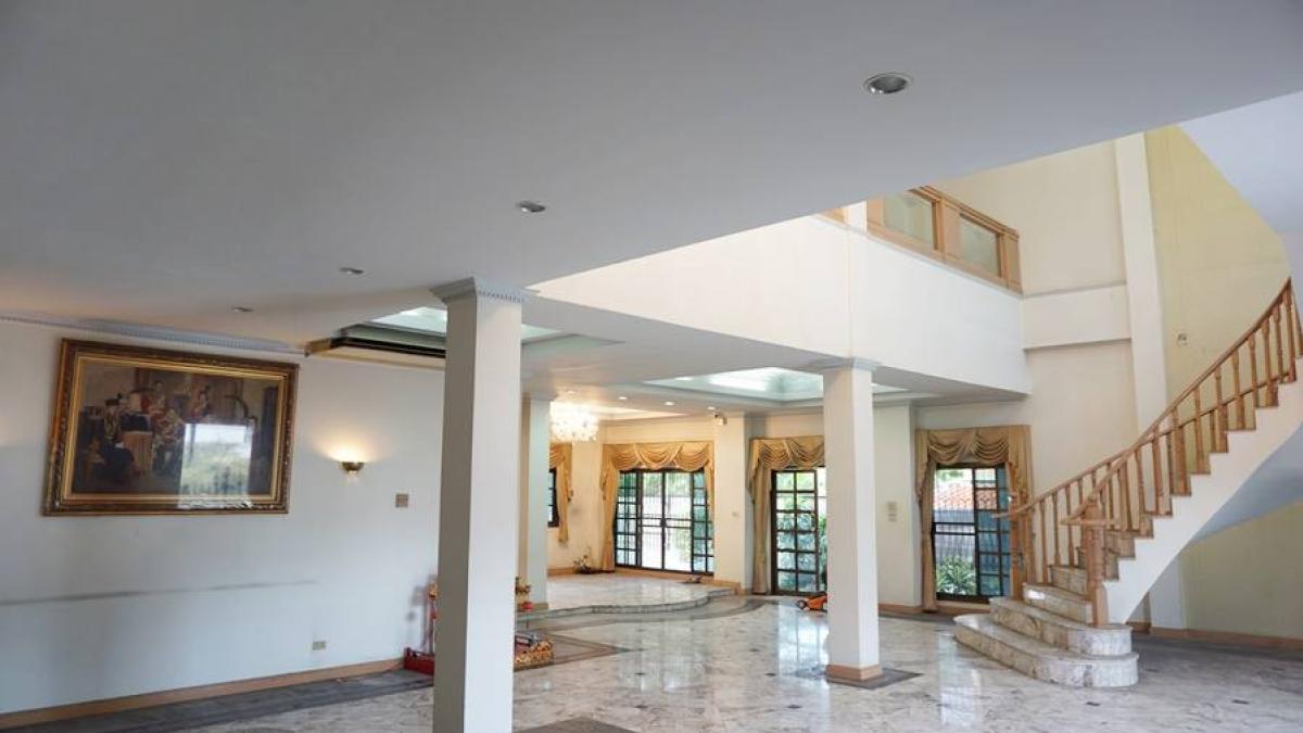 ขายบ้านรัชดา ห้วยขวาง : บ้านใหญ่ 7 ห้องนอน รัชดา 700 ตร.ม. ใกล้เมือง! Spacious 7-Bedroom House in Ratchada 700 sqm – City Living Ready!