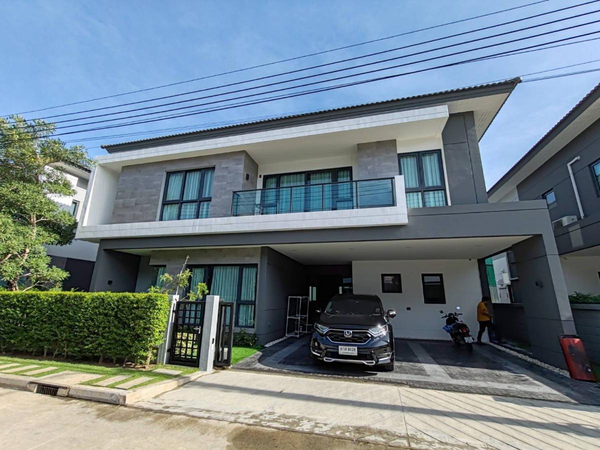 For SaleHouseBangna, Bearing, Lasalle : Spacious 4 Bed 5 Bath Home in Bangna – Luxury Living Awaits!