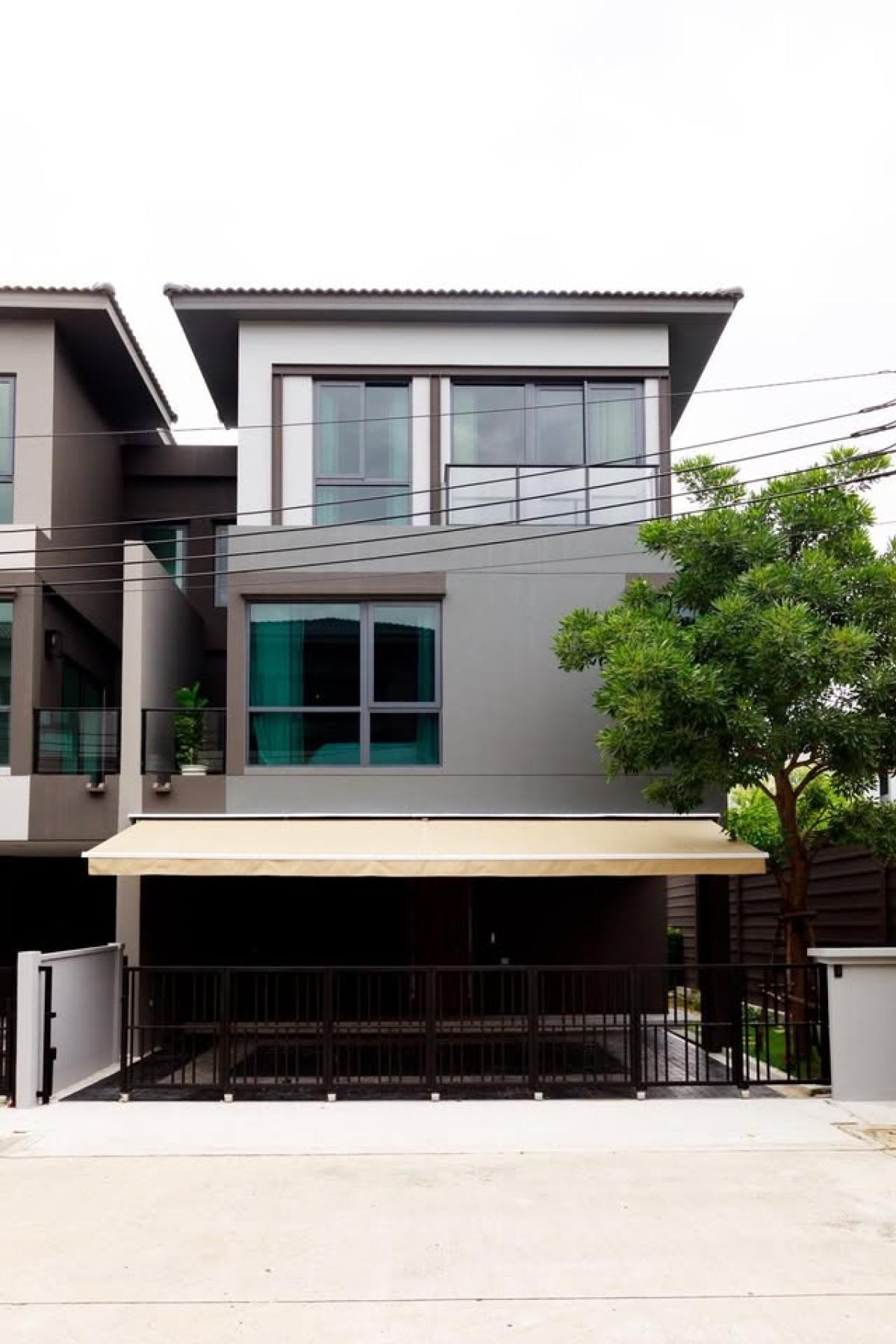 For RentTownhomeLadkrabang, Suwannaphum Airport : Luxury 4-Bedroom Home in Bangna for Rent at 100,000 THB/Month