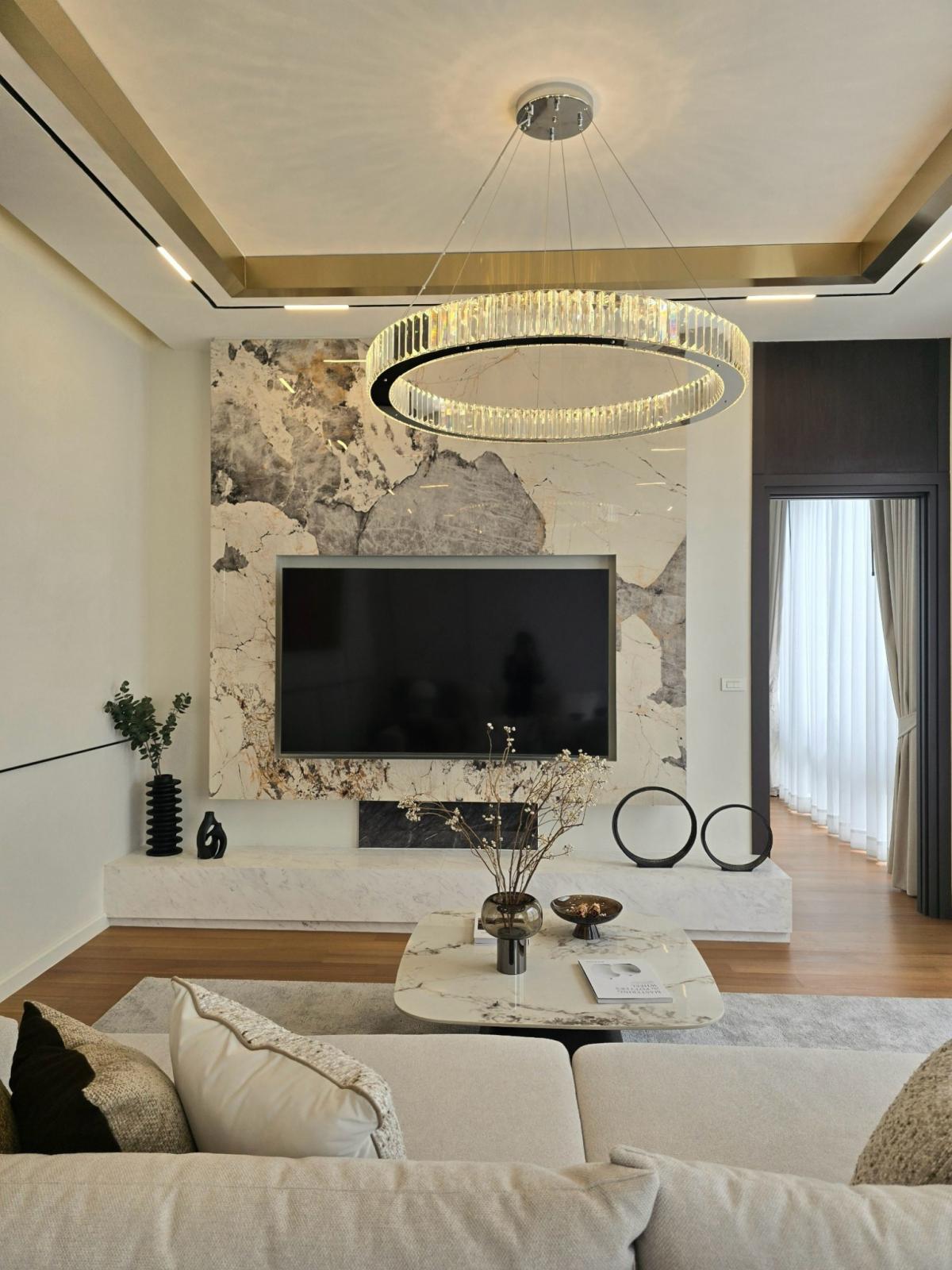 ขายบ้านลาดพร้าว เซ็นทรัลลาดพร้าว : บ้านหรู 5 ห้องนอน พร้อมพื้นที่กว้างขวาง 575 ตร.ม. ย่านลาดพร้าว Luxury 5-Bedroom House with Spacious 575 sqm Living Area in Ladprao