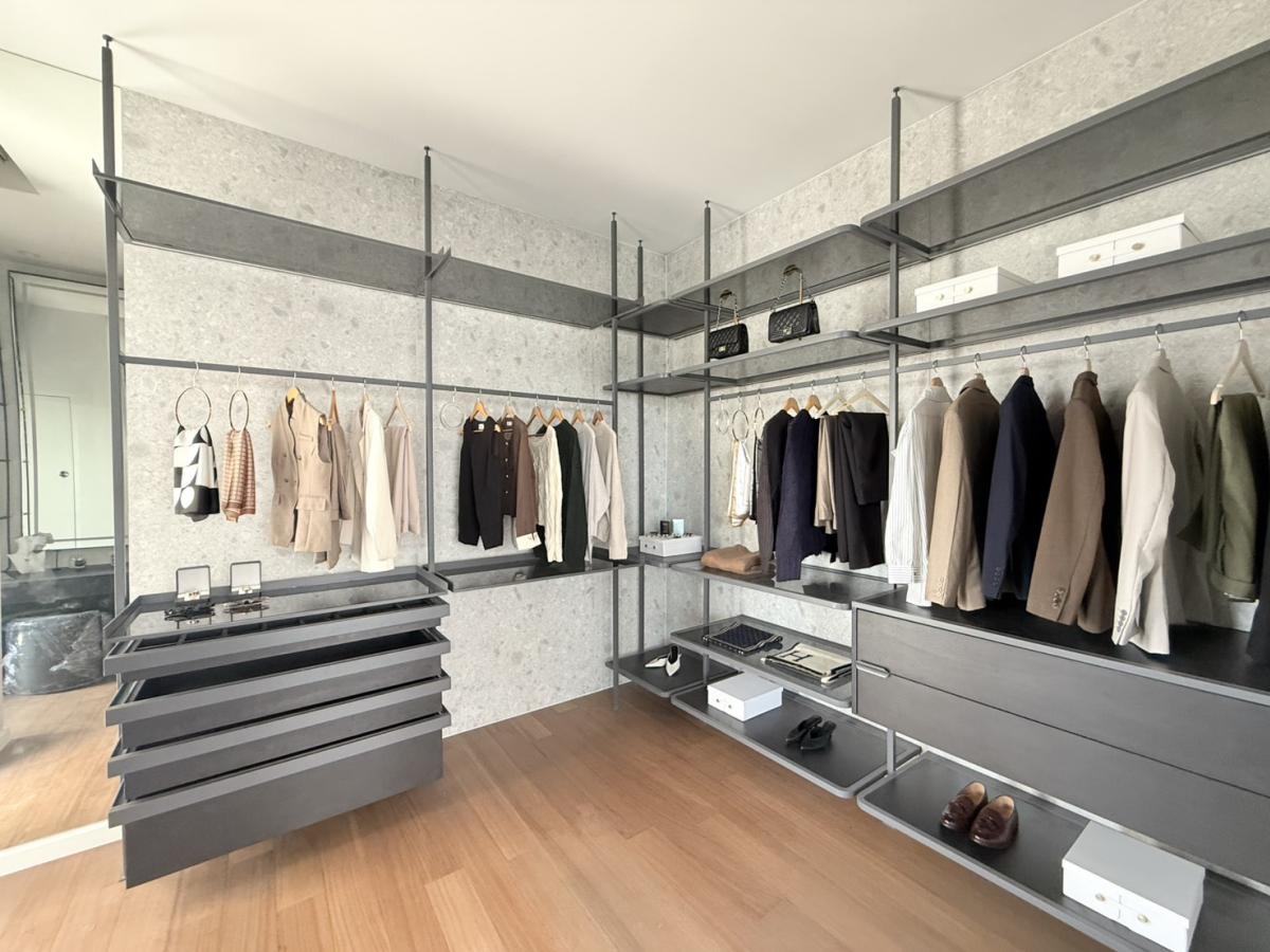 ขายบ้านลาดพร้าว เซ็นทรัลลาดพร้าว : บ้านหรู 5 ห้องนอน พร้อมพื้นที่กว้างขวาง 575 ตร.ม. ย่านลาดพร้าว Luxury 5-Bedroom House with Spacious 575 sqm Living Area in Ladprao