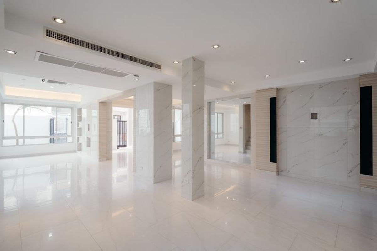 ขายทาวน์โฮมสุขุมวิท อโศก ทองหล่อ : บ้านเดี่ยวใจกลางสุขุมวิท 15 พร้อมอยู่ 4 ห้องนอน 39.9 ลบ. Prime 4-Bed Townhouse in Sukhumvit 15 for 39.9M THB, Ready to Move In!