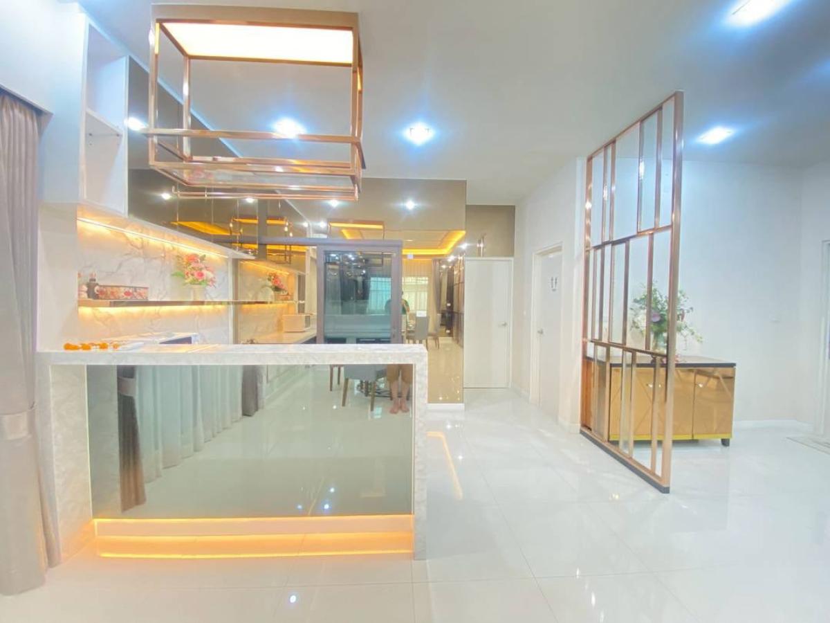 For RentHousePattanakan, Srinakarin : Luxury 4-Bedroom Home in The City Pattanakarn – Ready to Move In!